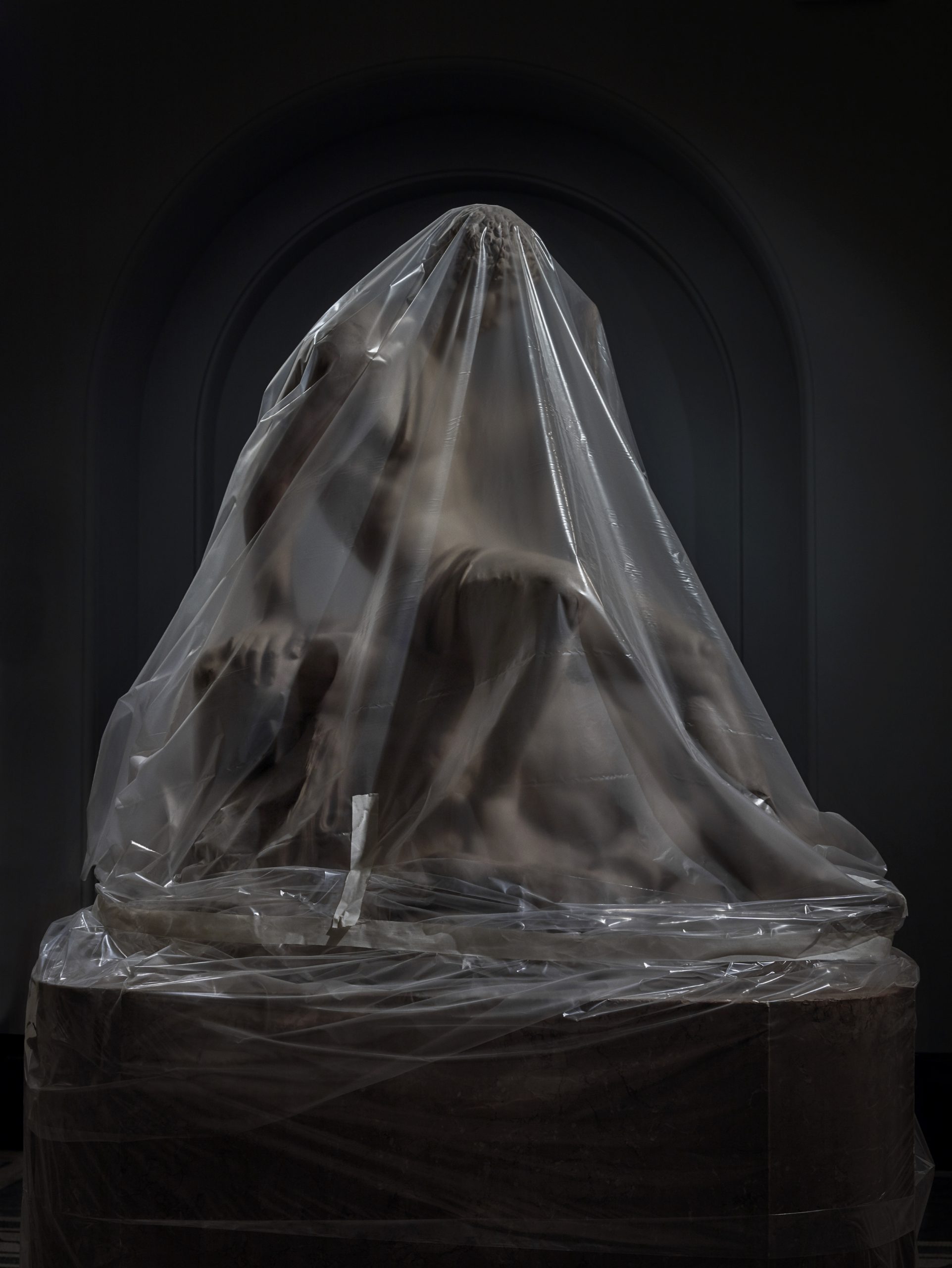 SimonRoberts_Shroudedsculpture_001